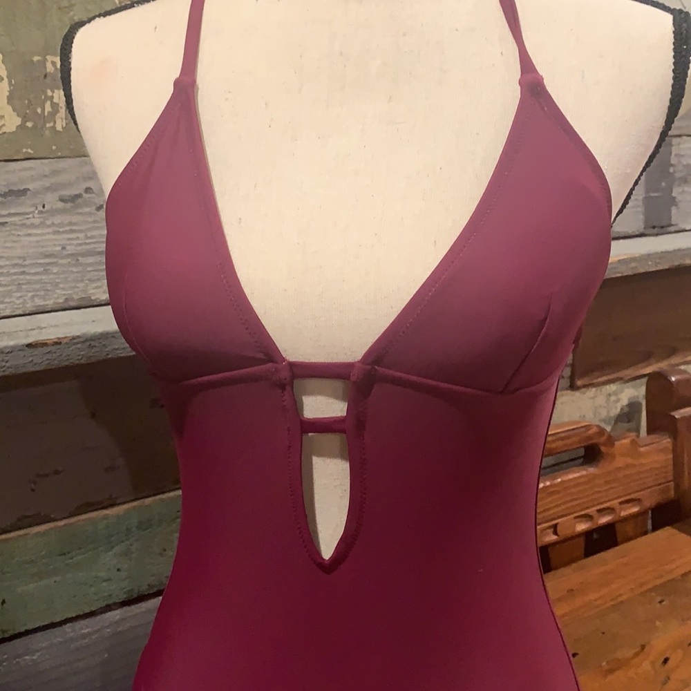 One-piece swimsuit by Cupshe - Picture 9 of 14